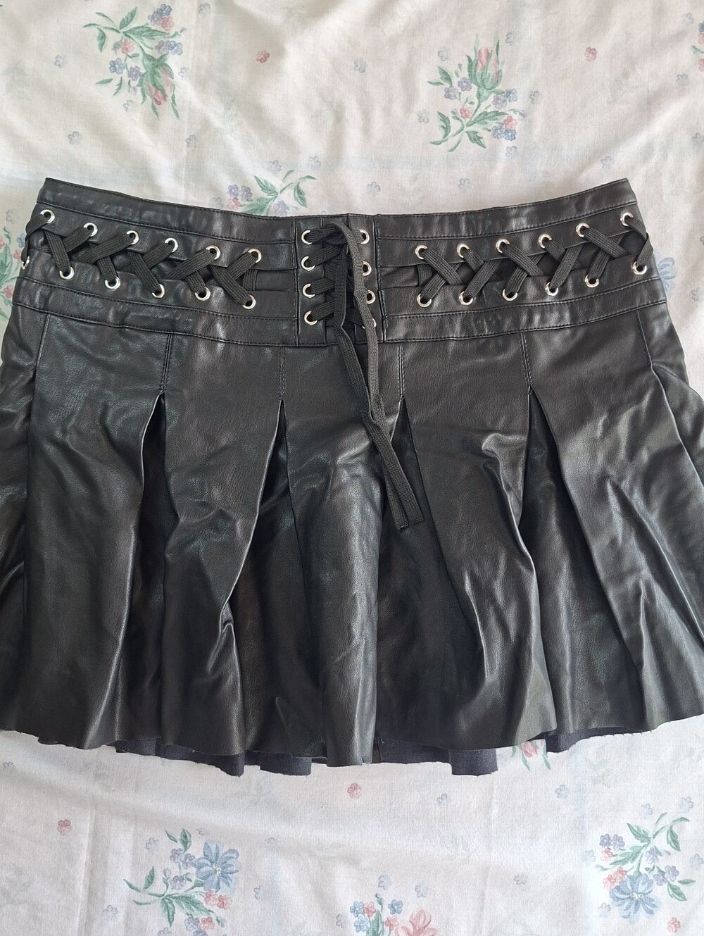 Current Mood Women's Black and Silver Skirt